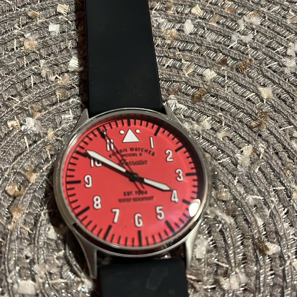 Fossil model 8 Forrester Red Dial Wristwatch with Black Strap - Picture 3 of 10
